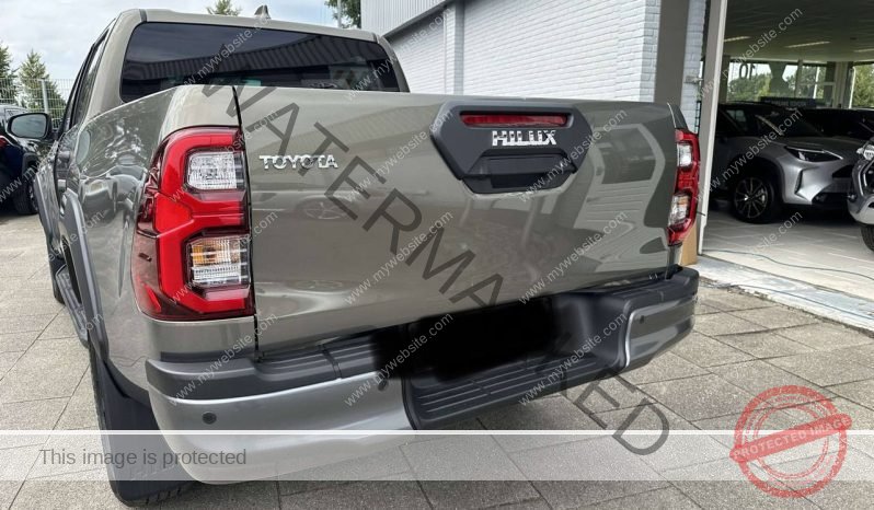 
								Toyota Hilux 2.8 D-4D full									