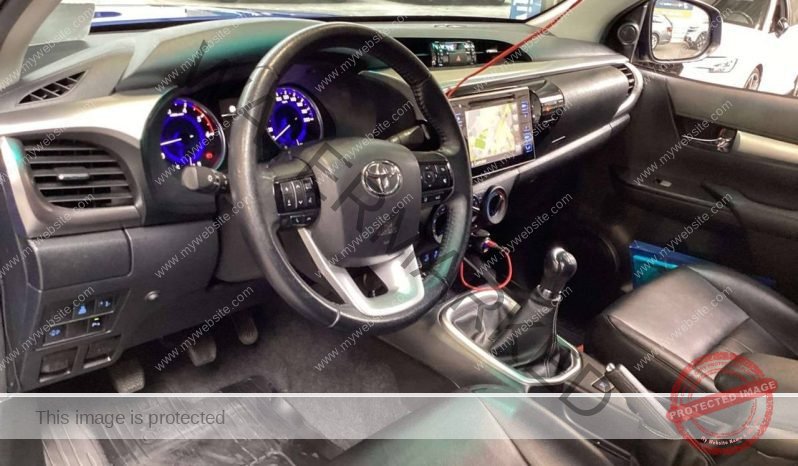 
								Toyota Hilux D 2.4 4D full									