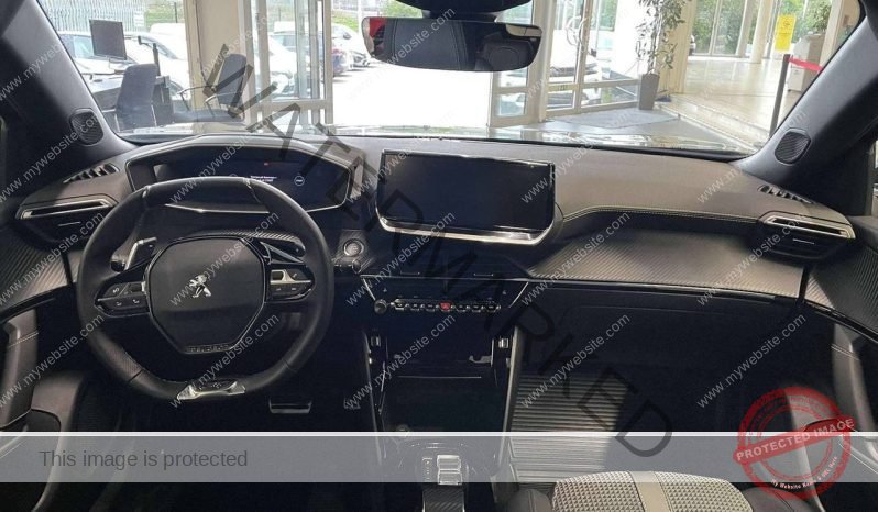 
								Peugeot 2008 PureTech full									