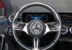 
										Mercedes-Benz A 200 full									