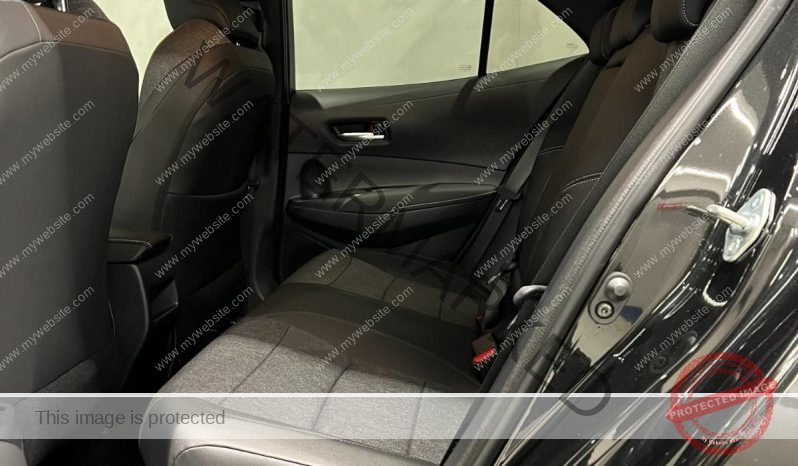 
								Toyota Corolla 1.8 HYBRIDE full									