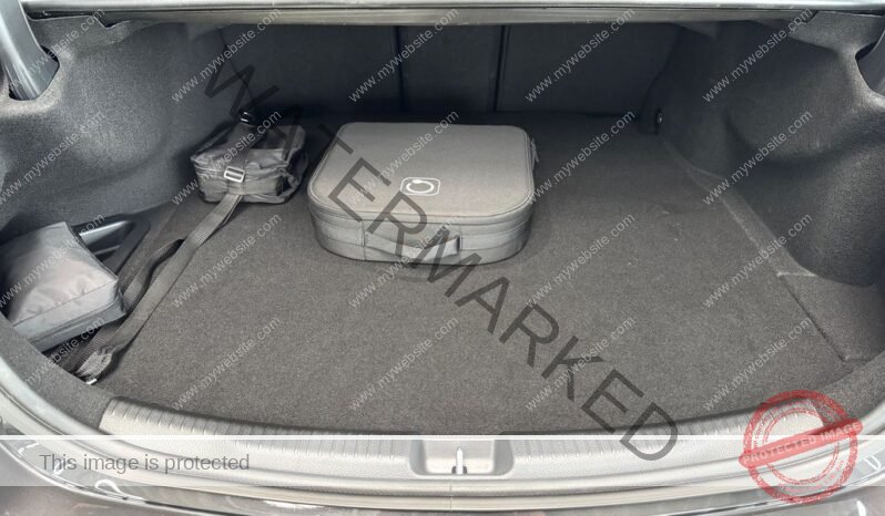 
								Mercedes-Benz C 300 e full									