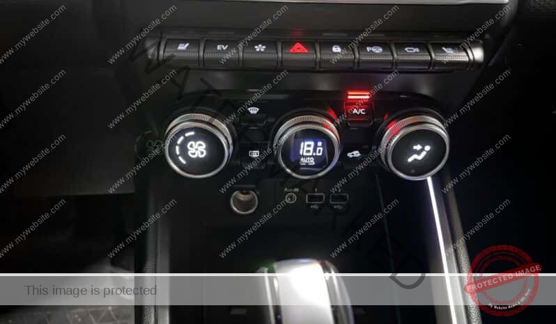 
								Renault Clio E-TECH 140 INTENS full									