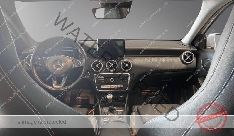 
								Mercedes-Benz Classe A A180d full									