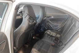 
										Mercedes-Benz Classe A A180d full									