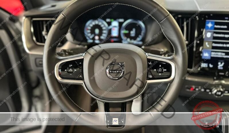 
								Volvo XC60 T8 Twin Engine R Design full									