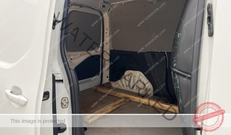 
								Opel Combo Cargo 1.5 New-Cam Belt Attelage PDC full									