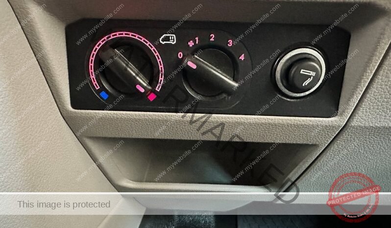 
								Volkswagen Transporter Kombi T32 2.0 TDI 4M full									