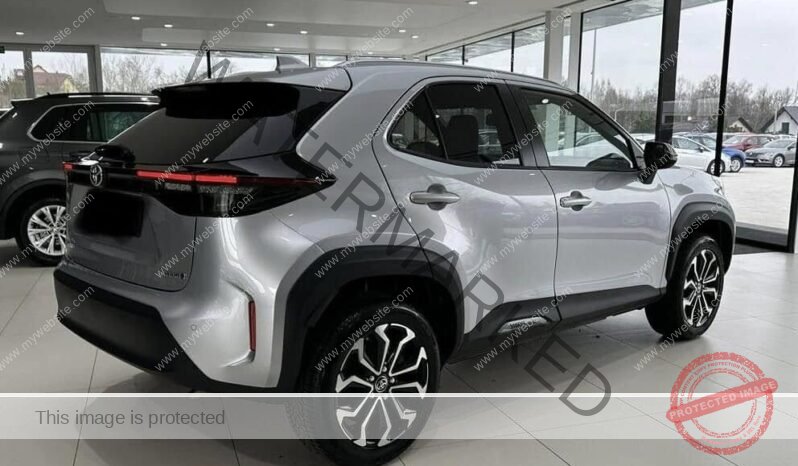 
								Toyota Yaris Cross full									