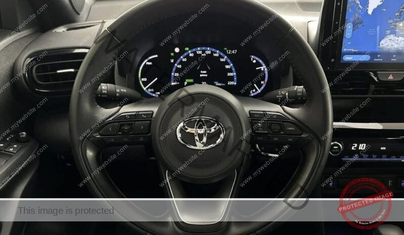 
								Toyota Yaris Cross full									