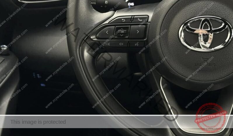 
								Toyota Yaris Cross full									