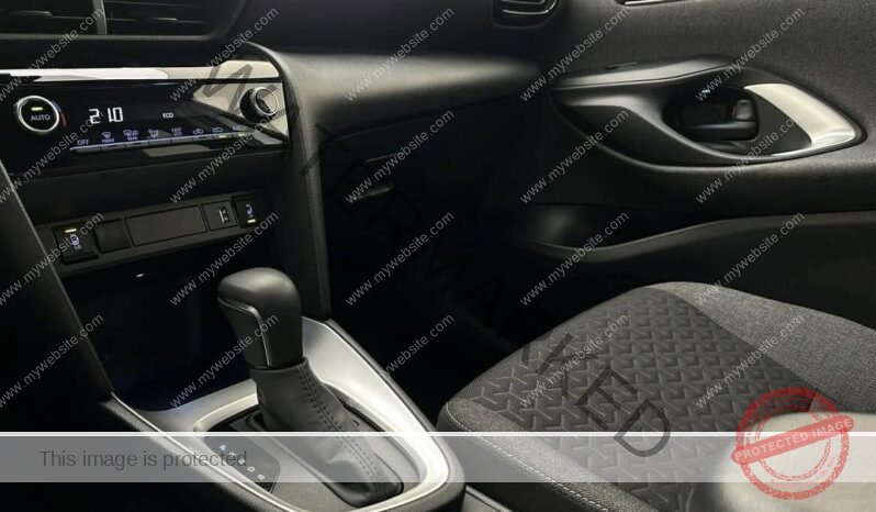 
								Toyota Yaris Cross full									