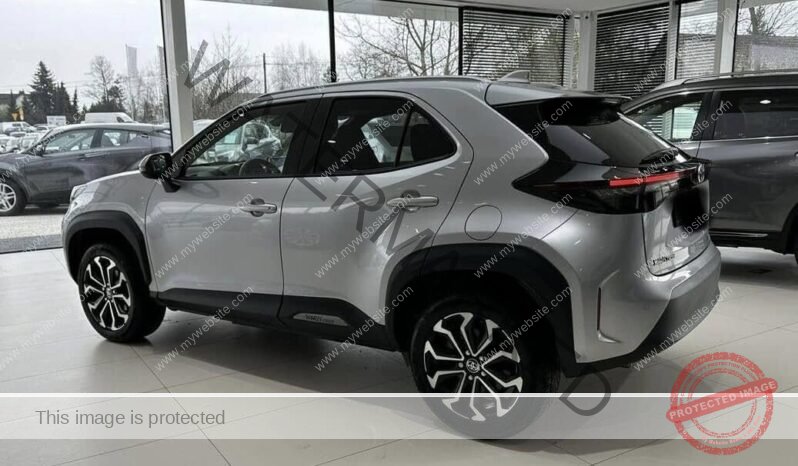 
								Toyota Yaris Cross full									
