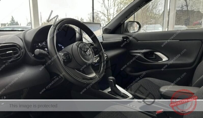 
								Toyota Yaris Cross full									