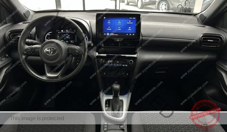 
								Toyota Yaris Cross full									
