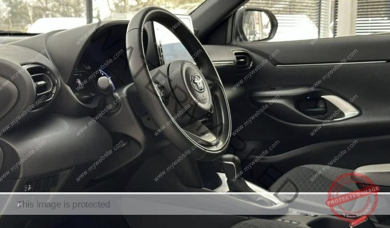 
								Toyota Yaris Cross full									