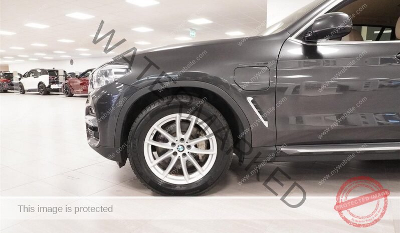 
								BMW X3 xDrive30e xDrive full									