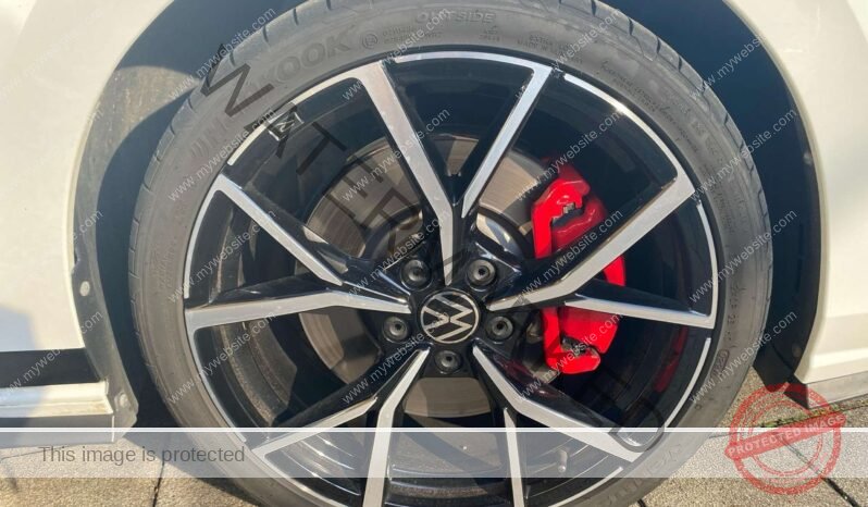 
								Volkswagen Golf GTI full									