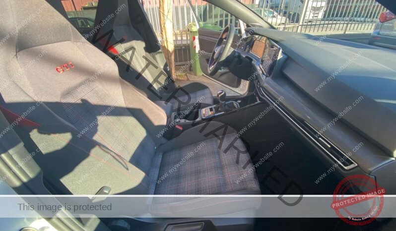 
								Volkswagen Golf GTI full									