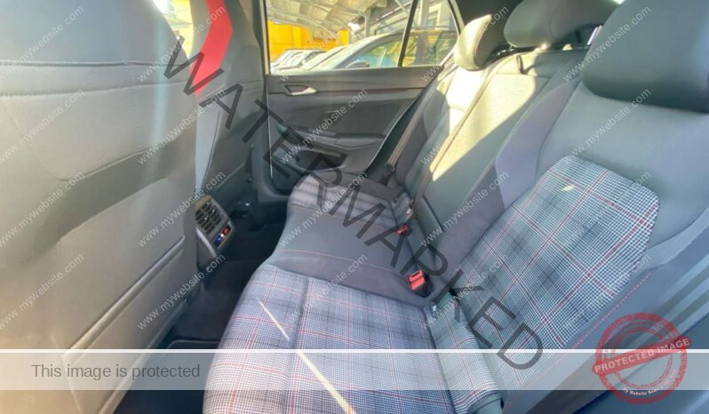 
								Volkswagen Golf GTI full									