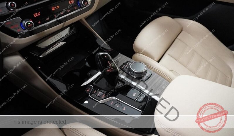 
								BMW X3 xDrive30e xDrive full									