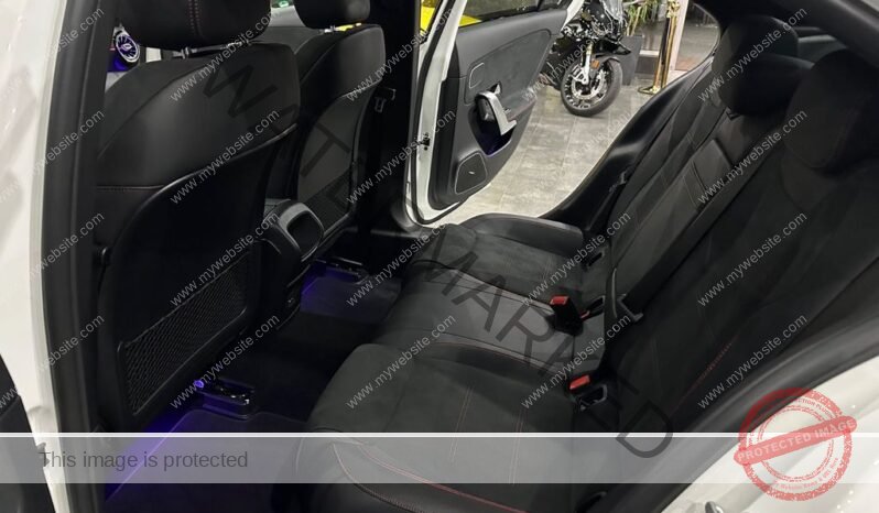 
								Mercedes-Benz Classe A 250 e full									