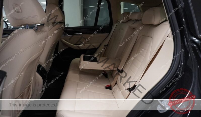 
								BMW X3 xDrive30e xDrive full									