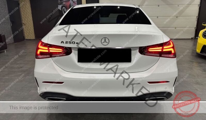 
								Mercedes-Benz Classe A 250 e full									