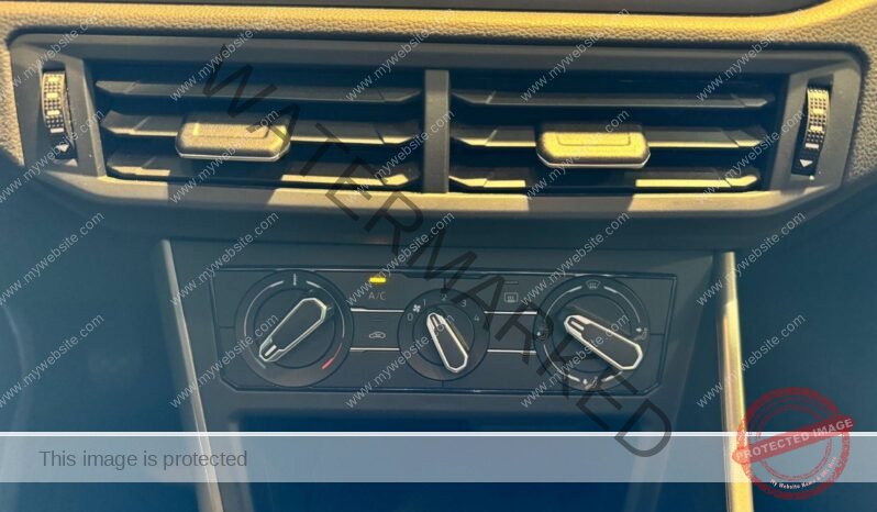 
								Volkswagen Polo full									