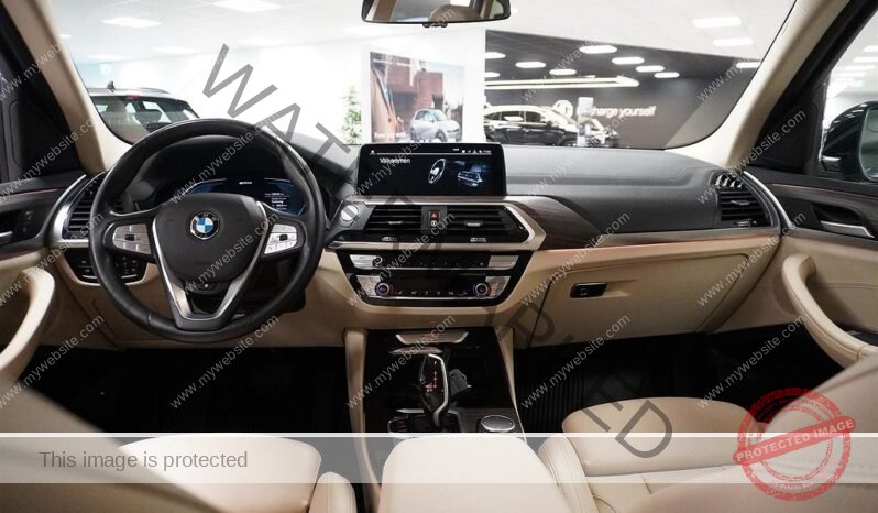 
								BMW X3 xDrive30e xDrive full									