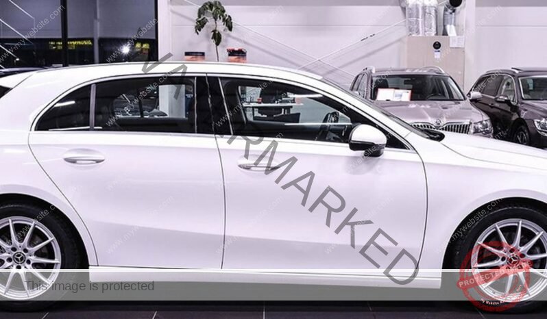 
								Mercedes-Benz A 180 7G-DCT full									