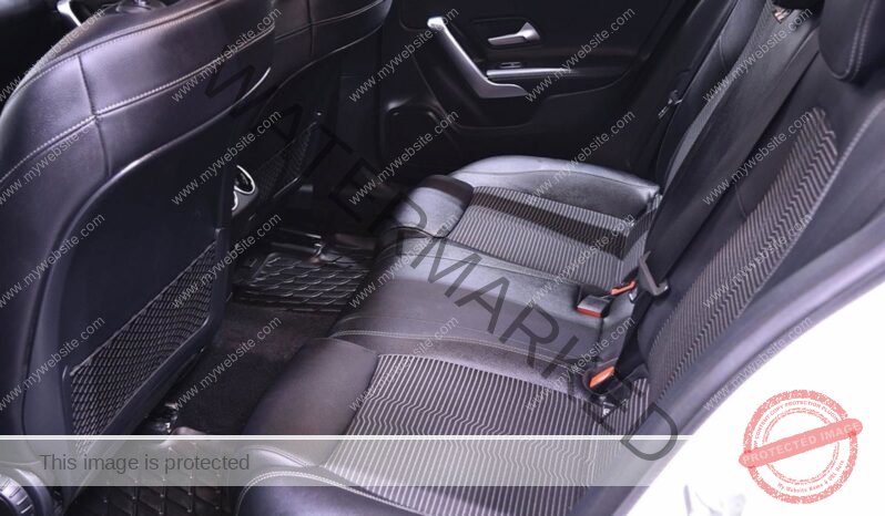 
								Mercedes-Benz A 180 7G-DCT full									