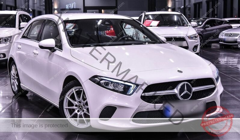 
								Mercedes-Benz A 180 7G-DCT full									