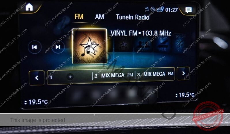 
								Mercedes-Benz A 180 7G-DCT full									