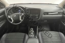 
										Mitsubishi Outlander 2.4 Hybride rechargeable 4WD full									