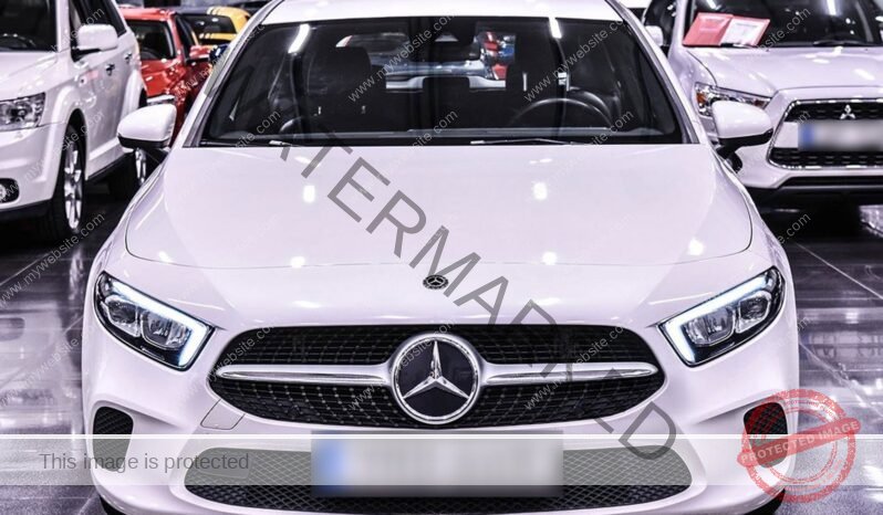 
								Mercedes-Benz A 180 7G-DCT full									